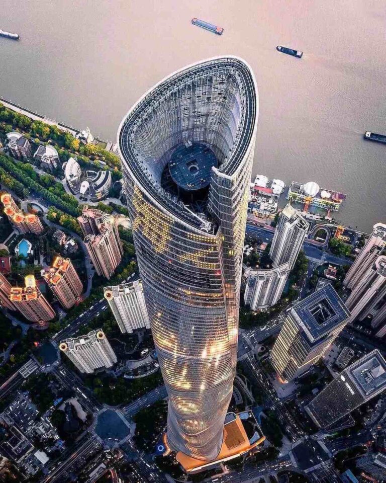 Guide to the Shanghai Tower: Tickets, Transport, and the Best Views